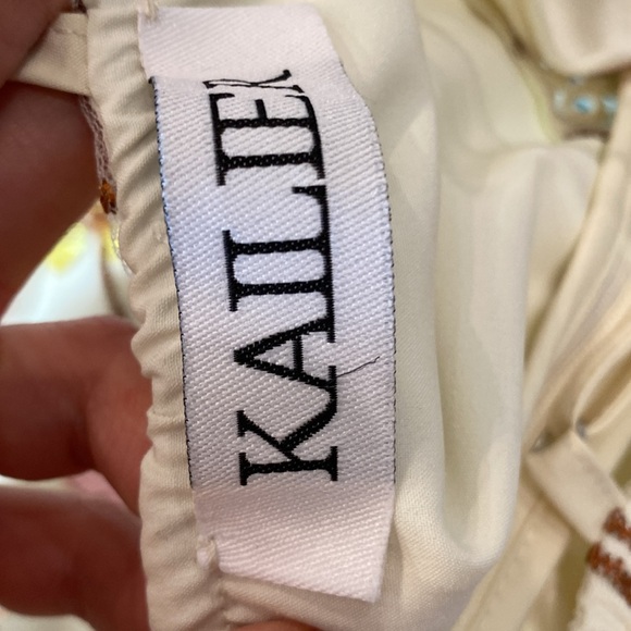 Small Kailier Floral Midi Dress - Picture 9 of 11